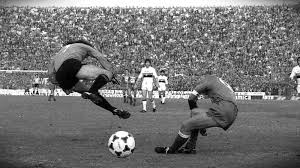 E' il messaggio che giancarlo antognoni ha postato sui social per ricordare paolo rossi. Novembre 1981 Antognoni E La Tragedia Sfiorata Il Football Come Lo Abbiamo Amato E Sognato