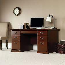 This classic office desk will give your office a stately feel. 6 Best Cherry Desks Of 2021 Easy Home Concepts