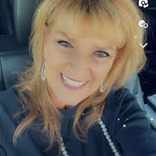 Hillary Hankins's Instagram, Twitter & Facebook