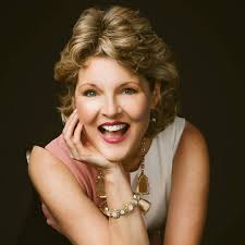 Caroline Dowd's Instagram, Twitter & Facebook