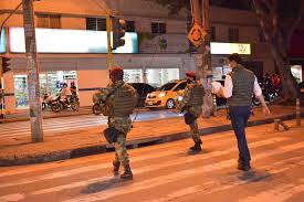 De este jueves 21 de noviembre de 2019, el alcalde de cali, maurice armitage, decretó el toque de queda para la capital del valle no tengo otra medida distinta a poner el toque de queda a partir de hoy a las 7:00 p. Pico Y Cedula Toque De Queda Ley Seca En Cali Rotaciones De Este Martes 19 De Enero El Espectador