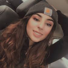 Rae🖤 (@butterflykisses32)