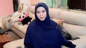 Ia dituding menjadi istri ketiga almarhum ustaz jefri al buchori alias uje. Setelah Melahirkan Anak Keempat Mengapa Oki Setiana Dewi Malah Sedih Hingga Suaminya Menangis Warta Kota
