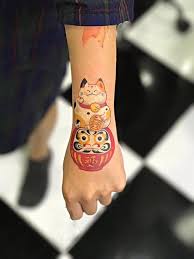 Bên cạnh đó, chúng còn có ý nghĩa giúp hóa giải sát khí, những điều xui xẻo, rủi ro trong cuộc sống của chủ nhân. Hinh XÄƒm Meo Tháº§n Tai Va Daruma Ä'áº¹p Tattoo Daruma