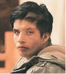 Ariel Mena Suazo. 18 años, 21 detenciones. "El Chico Mono" comete este robo  c/homicidio pa'comprar pasta base. Reduce las especies en horas. Se  traslada en el auto robado y repele la detención. ¿