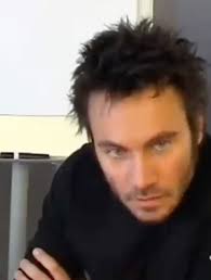 Nek 2009 è uscito “Un’altra direzione”, un album nato dall’esigenza di  valorizzare il Filippo più autentico e quotidiano, senza filtri né  barriere. Con questo disco volevo sperimentare e provare ...