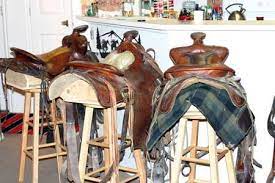 Semi qh bars have a higher pitch and full qh bars seat size is measured from the top of the cantle (at the stitching), where the leather and seat material. Pin By Alicia Fogg On Saloon Ideas Saddle Decor Saddle Stools Saddle Bar Stool