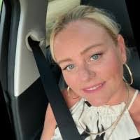 Jennifer Rowles's Instagram, Twitter & Facebook