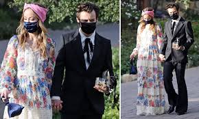 Inside the la home where they are shacking up. Harry Styles 26 And Olivia Wilde 36 Confirm Their Romance As They Hold Hands At Agent S Wedding Daily Mail Online