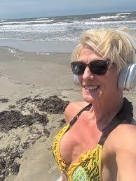 Karen Strohl's Instagram, Twitter & Facebook