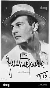 Donna mobile hi-res stock photography and images