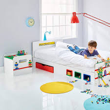 Quando ti trovi ad avere uno spazio limitato o soffitti un'altra opzione è quella di dipingere un muro di un colore scuro nella stanza, come quello dietro la testiera del letto. Room 2 Build Camera Da Letto Bambini Lego Letto Singolo Con Cassettone Toy Box Da Scaffale Ebay