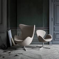 Dieser stuhl ist in jedem schatten wunderschön, aber in hellen kaschmirwollfarben besonders beeindruckend. Schwan Sessel Von Fritz Hansen Connox