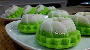 Saya bahagikan kepada 2 bahagian : Kuih Puteri Ayu Lembut Gebu Guna Sukatan Cawan Dapat 45 Biji Mingguan Wanita