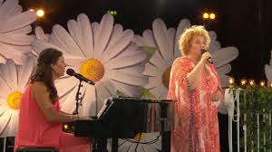 Förbannelsen måste brytas och kapten doris får veta vad som hände där för längesen. Lotta Och Marianne Morck Avslutar Med En Hyllning Till Vannen Lill Babs Lotta Pa Liseberg Tv4 Youtube