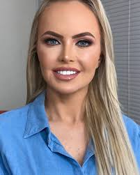 🚀🫰🏻🙏🏻 Ela é feita de fé, coragem e uma porção infinita de sonhos! #fé  #coragem #sonhos #makeup #make #novidades