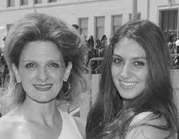 Elizabeth Loranger's Instagram, Twitter & Facebook