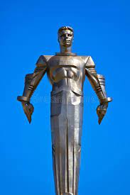 Russians have been commemorating yuri gagarin's achievements 60 years after he became the first human blasted into space. Yuri Gagarin Monument Moskau Russland Stockfoto Bild Von Rakete Spacesuit 54324078