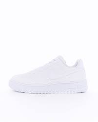 Debuting in 1982, the af1 was the first basketball shoe to house nike air, revolutionizing the game while rapidly gaining traction around the world. Nike Air Force 1 Flyknit 2 0 Gs Bv0063 100 Vit Sneakers Skor Footish