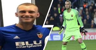 Born 22 april 1989) is a dutch professional footballer who plays as a goalkeeper for spanish club valencia. Cillessen Passes His Medicals At Valencia Photo Confirmation Tribuna Com