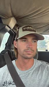 Justin Ochadleus is LOOKING FOR WORK! I do custom showers, tile flooring,  laminate, LVP, glue down hardwood, Paint, Trim Carpentry, dry wall install,  basic plumbing and more! I have a driver's license,