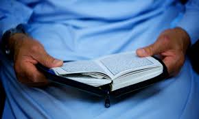 Pembacaan ayat suci alquran paling sedih. Lantunan Alquran Siapa Yang Paling Merdu Suaranya