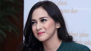 Ingat Nina Zatulini? Ternyata Suaminya Tajir, Sering Pamer Mobil dan Jam  Tangan Mahal