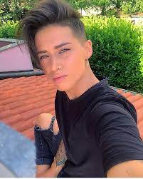 Tomboy Tomboy Hairstyles Short Hair Styles Androgynous Hair