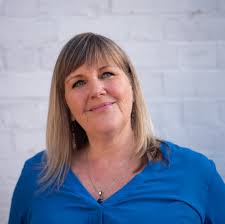 Lisa Dundas's Instagram, Twitter & Facebook