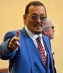 Losing oneself in love and finding happiness