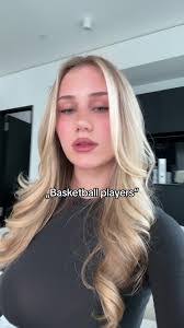 Gina Muller's Instagram, Twitter & Facebook