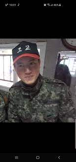 2017년 12월 5일 32사단 신병교육대에 입소하여 육군 현역으로 군복무를 한다. ì™€ì´ê³ ìˆ˜ ê¹€íƒìš© ê·¼í™©