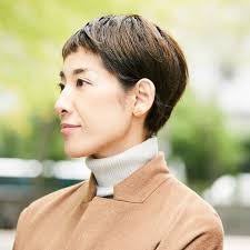 40代髪型 おしゃれ見え効果絶大 シネマ女優風 フレンチベリーショート 20選 40代の髪型 ヘアカタログ 大人のおしゃれはヘアスタイルから mi mollet ミモレ 明日の私へ 小さな一歩 美髪 ショートのヘアスタイル 髪型