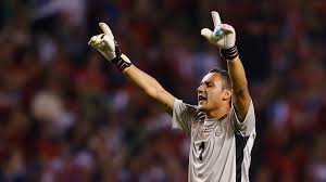 Das liegt auch an seiner frau. Ein Mann Des Glaubens Die Bibel Half Keylor Navas Aus Der Sport Krise