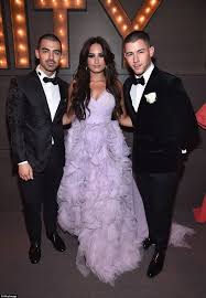 Joe Jonas Demi Lovato And Nick Jonas Em 2020 Celebridades Fotos De Cantores Cantores
