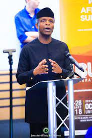 semana 21_2021 um antigo estudante guineense do curso de engenharia de energias, na unilab, aladje adulai djaló, criou uma máquina de trançar cabelos ao estilo rasta faray. Adulai Djalo Adulaidjalo Twitter