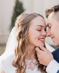 Did you know the Payson Temple has the largest sealing rooms in Utah? Their  largest sealing room holds 80 guests and the Payson Temple has 4 sealing  rooms which means they have