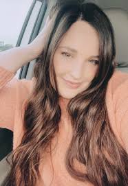 Single mom thriving through digital marketing