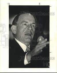1988 Press Photo Senator J. Bennett Johnston speaks to Metairie Rotari