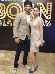 Sushant Singh Rajput Ankita Lokhande Sushant Singh Rajput And Ankita Met And Fell In Love On The In 2020 Cute Celebrity Couples Bollywood Couples Celebrity Weddings