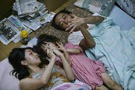 The grandmother hatsue shibata (kirin kiki), the mother nobuyo shibata (sakura ando), the father osamu shibata (lily frankly), the aunt aki shibata (mayu matsuoka), and the son shota shibata (kairi jō). From Cannes Manbiki Kazoku Shoplifters A Heartbreaking Look At Family Arts The Harvard Crimson