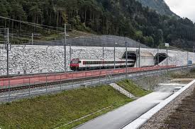 Italianos y suizos ya realizan la entrada en calor en el olímpico de roma para afrontar un duelo clave por la eurocopa 2021. El Tunel Mas Largo Del Mundo