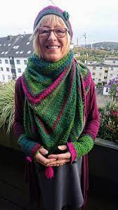 Das Generationentuch Grun Pink Aus Dem Zauberball 100 Von Schoppel Wolle In Den Farben E Zauberball Tuch Stricken Zauberball Stricken Schoppel Wolle Zauberball