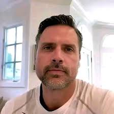 Hey everyone, it's real me Brian Harold May. I want to be honest with you  three days ago, I had surgery, I've been treated and listening to the  doctors, who tell me