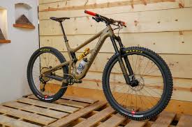 Balancing stiffness and weight savings in all the right places is a hallmark of all santa cruz carbon frames and the hightower flies the flag yet higher. 2019 Santa Cruz Hightower Lt Cc Project Bike A Bend Oregon Bike Shop