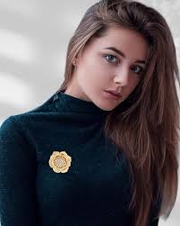 Amazon.com: Sisslia Blue Rhinestone Brooch Flower Brooch Pins for Women  Vintage Brooch for Women Wedding Banquet Anniversary Christmas day New  Year: Clothing, Shoes & Jewelry