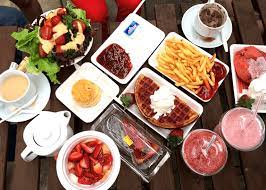 Big red strawberry farm food court, brinchang 2. 13 Tempat Wajib Singgah Di Cameron Highland Remaja
