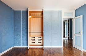 Schränke mit lüftungsschlitzen oder einer offenen rückseite gewährleisten eine gute luftzirkulation, damit ihr schuhwerk nach dem tragen weiterhin auslüften kann. Schrank Verschonern So Dekorieren Sie Langweilige Schranke