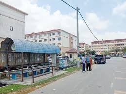6.000 ünitenin tamamlanmasının ardından ilçede 20.000 kişinin yaşadığı tahmin edilmektedir. Residents Struggle To Get Around The Star