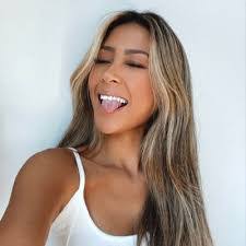 Mallory Baker's Instagram, Twitter & Facebook